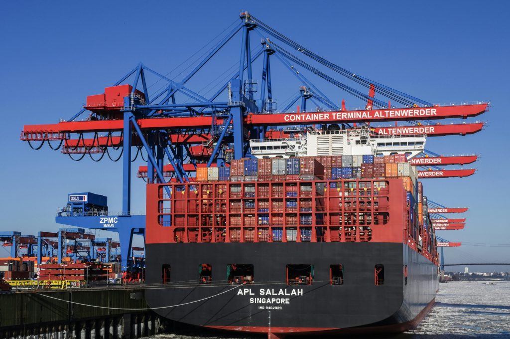 Global Trading A cargo ship at the Altenwerder terminal in Hamburg, showcasing global trade and container transportation.